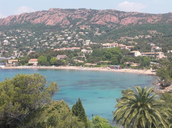 Studio Renove Avec Terrasse St Raphael Villa Saint-Raphaël Exterior foto